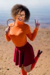 velma-scooby-doo-cosplay-9.jpg