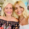 de6c33e16162-holly-willoughby-mum-z.webp