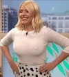 holly-willoughby-v0-52mcbn5ylegf1.webp